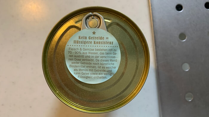 テラカニスの缶詰はシールで封がされている。